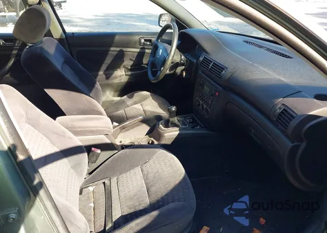 2002 Volkswagen Passat Gls from USA, damaged, VIN WVWVD63B92E418024